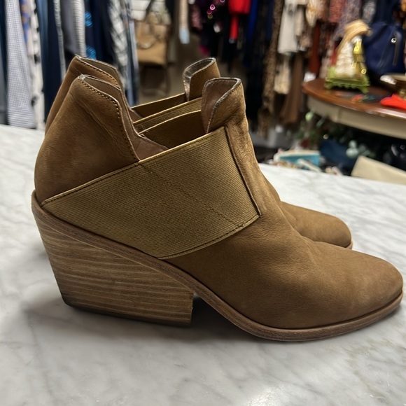 Eileen Fisher Tan Suede Heeled Bootie Size 9 - Picture 1 of 12